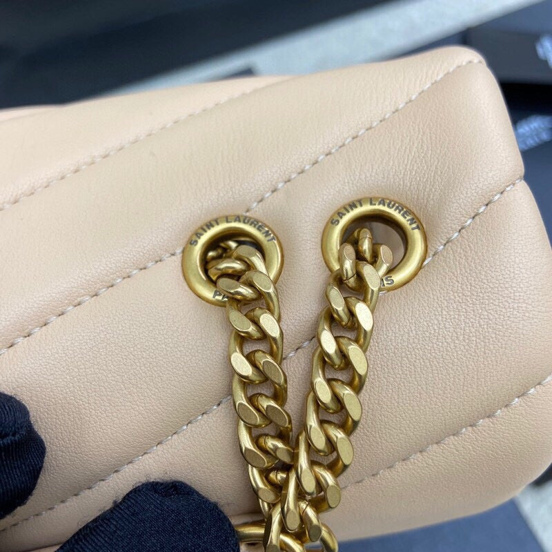 💎 Soft Beige Chevron-Stitch Leather Chain Bag 688019169